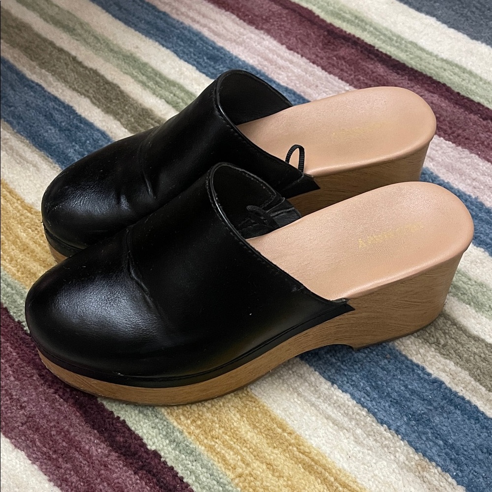 Old Navy Black Leather Platform Mule Clogs